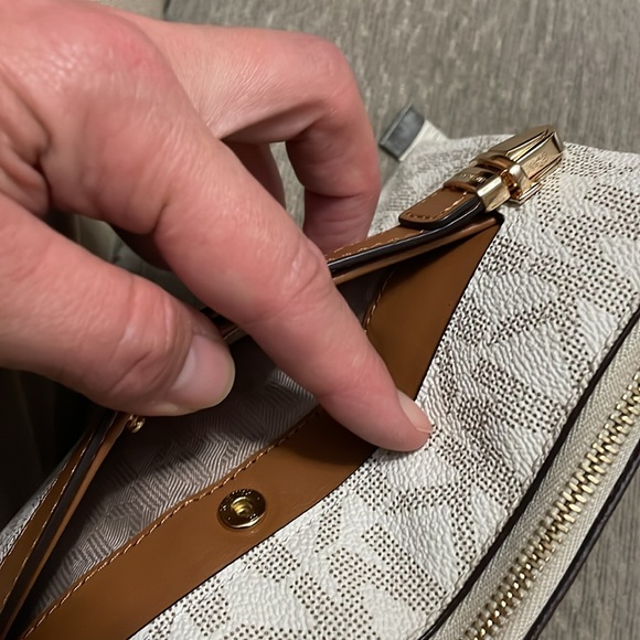 MK wristlet EUC - Picture 5 of 7